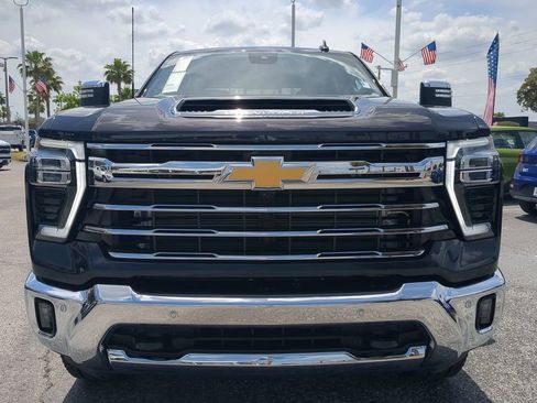Used 2024 Chevrolet Silverado 2500 LTZ w/ LTZ Premium Package image 9