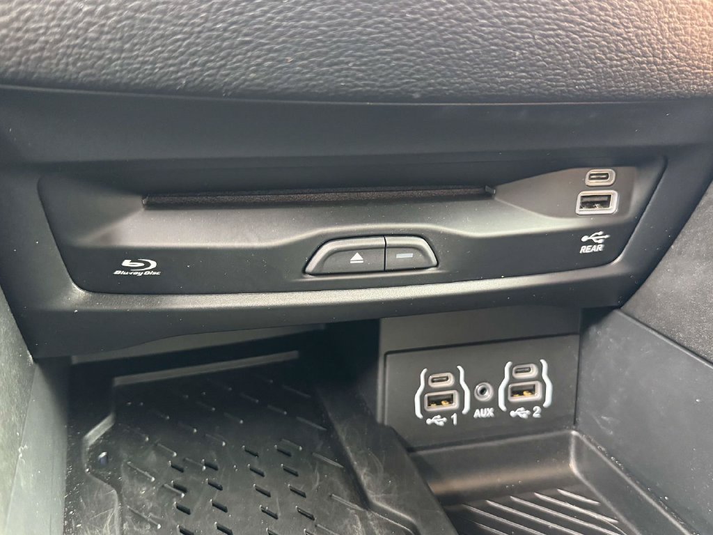Used 2025 Chrysler Pacifica Pinnacle FWD image 20