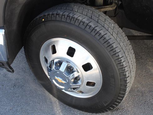 Used 2024 Chevrolet Silverado 3500 LTZ w/ LTZ Convenience Package AWD/4WD image 17