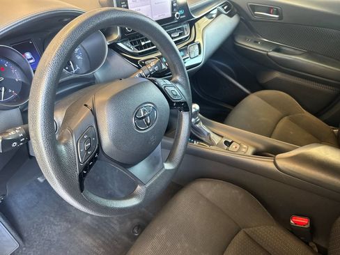 Used 2019 Toyota C-HR LE FWD image 11