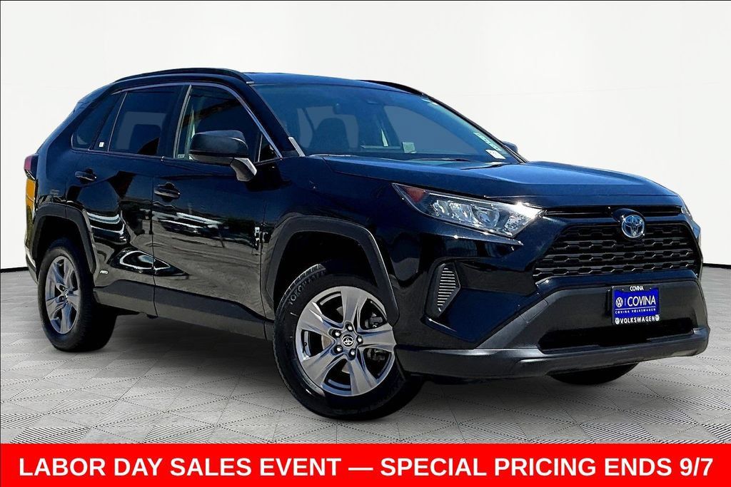 Used 2022 Toyota RAV4 LE AWD/4WD image 1