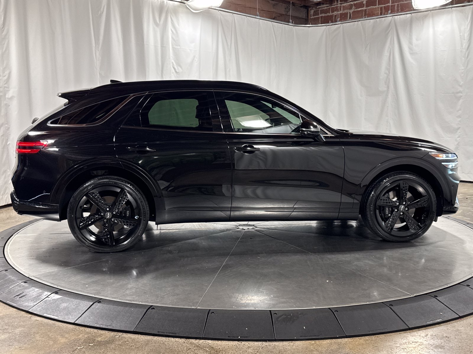 Used 2025 Genesis GV70 3.5T Sport w/ Sport Advanced Package AWD/4WD image 6