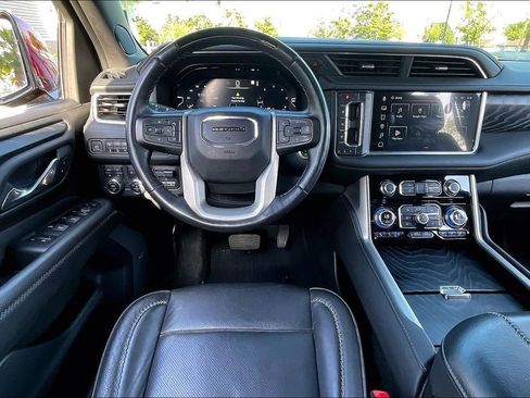 Used 2023 GMC Yukon Denali w/ Advanced Technology Package image 7