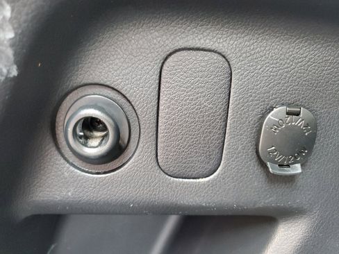 Used 2017 Subaru Forester 2.5i w/ Alloy Wheel Package image 18