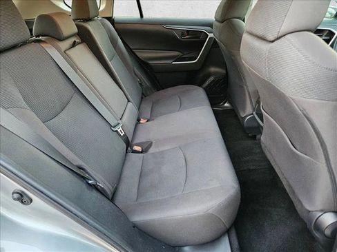 Used 2020 Toyota RAV4 LE image 18