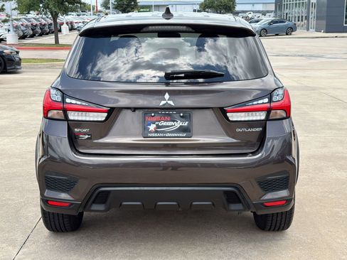 Used 2020 Mitsubishi Outlander Sport ES FWD image 10