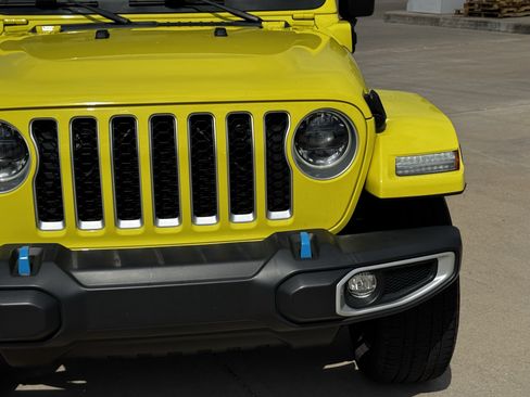 Used 2023 Jeep Wrangler Unlimited Sahara AWD/4WD image 5