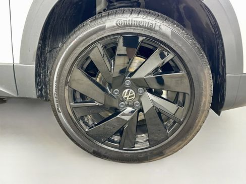 Certified 2024 Volkswagen Taos SEL AWD/4WD image 11