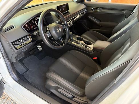 Used 2025 Honda Civic Sport image 2