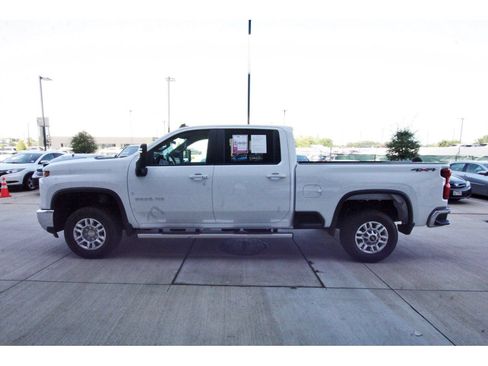 Used 2025 Chevrolet Silverado 2500 LT w/ Convenience Package AWD/4WD image 5