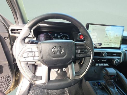Used 2025 Toyota Tacoma TRD Sport image 15