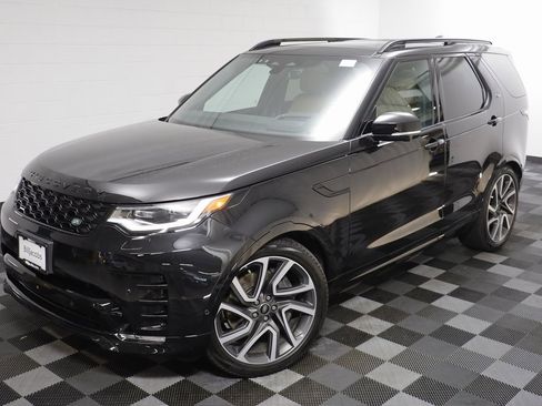 Used 2025 Land Rover Discovery Dynamic SE image 2