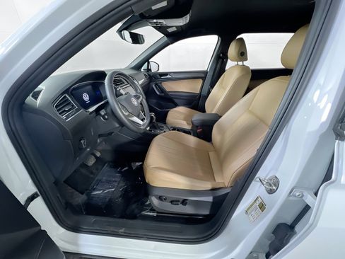 Used 2022 Volkswagen Tiguan SE image 20