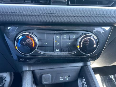 Used 2025 Chevrolet TrailBlazer LT AWD/4WD image 11