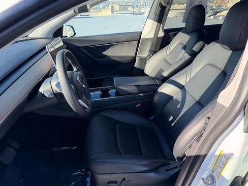 Used 2021 Tesla Model Y Long Range image 10