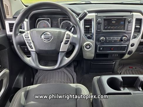 Used 2019 Nissan Titan SV RWD image 11