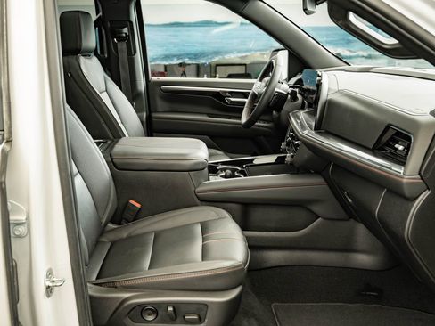 Used 2025 Chevrolet Tahoe RST w/ Comfort Package AWD/4WD image 26