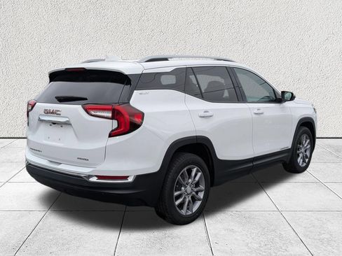 Used 2024 GMC Terrain SLT image 3