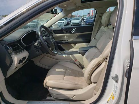 Used 2017 Lincoln Continental Select AWD/4WD image 10