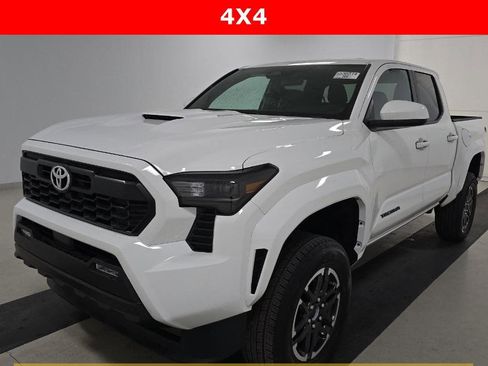 Used 2025 Toyota Tacoma TRD Sport image 1
