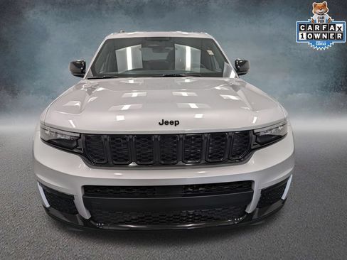 Used 2025 Jeep Grand Cherokee L Limited w/ Black Appearance Package AWD/4WD image 2