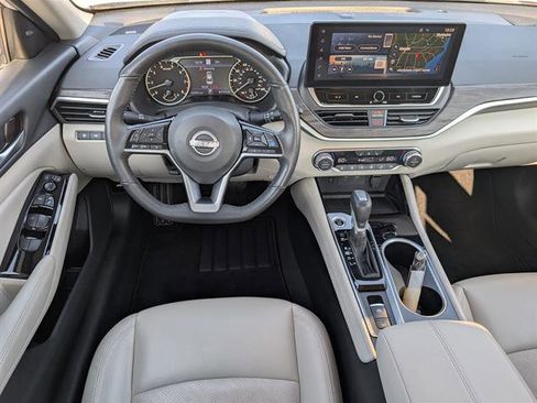 Used 2025 Nissan Altima 2.5 SL image 8