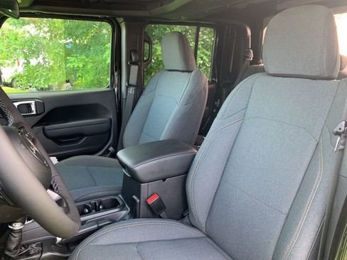 New 2025 Jeep Gladiator Sport AWD/4WD image 14