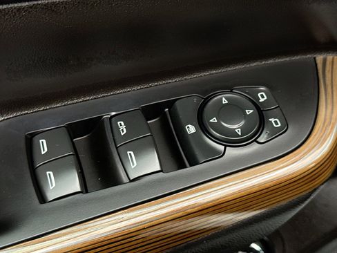 Used 2023 GMC Acadia SLE w/ Driver Convenience Package image 13