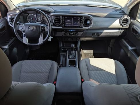 Used 2022 Toyota Tacoma SR5 RWD image 11