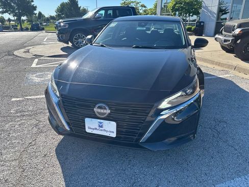 Used 2025 Nissan Altima 2.5 SV FWD image 10