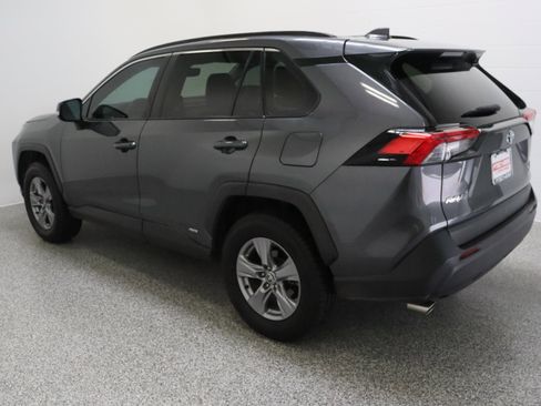 Used 2022 Toyota RAV4 XLE AWD/4WD image 9
