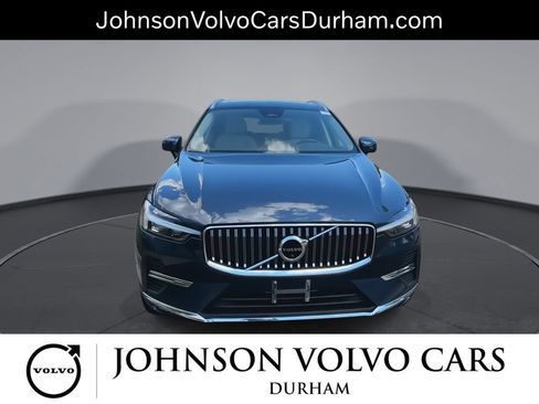 Used 2023 Volvo XC60 B5 Plus w/ Climate Package AWD/4WD image 3