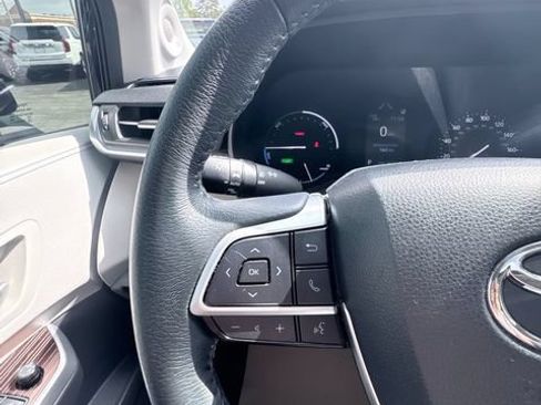 Used 2022 Toyota Sienna XLE w/ XLE Plus Package AWD/4WD image 25