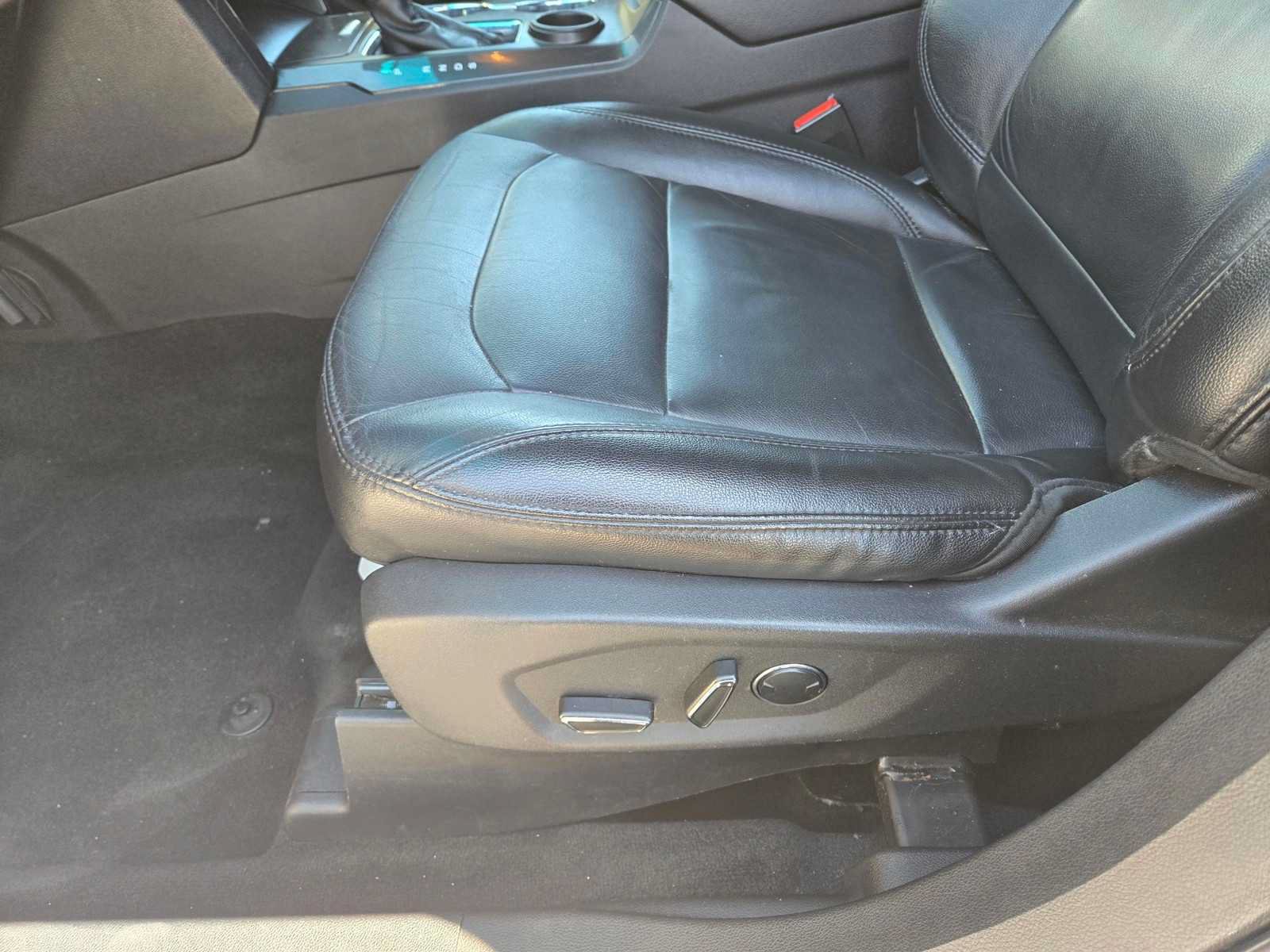Used 2017 Ford Explorer XLT w/ Equipment Group 202A FWD image 11