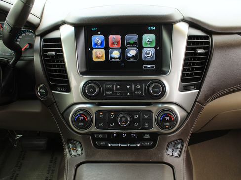 Used 2020 Chevrolet Suburban Premier image 20