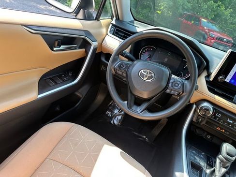 Used 2024 Toyota RAV4 XLE w/ Convenience Package AWD/4WD image 21
