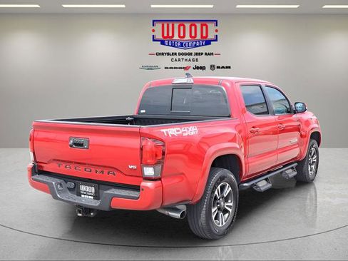 Used 2019 Toyota Tacoma TRD Sport AWD/4WD image 3