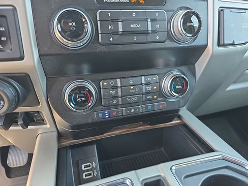 Used 2020 Ford F150 Lariat w/ Equipment Group 502A Luxury AWD/4WD image 29