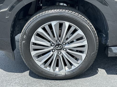 Used 2025 INFINITI QX80 Sensory AWD/4WD image 11
