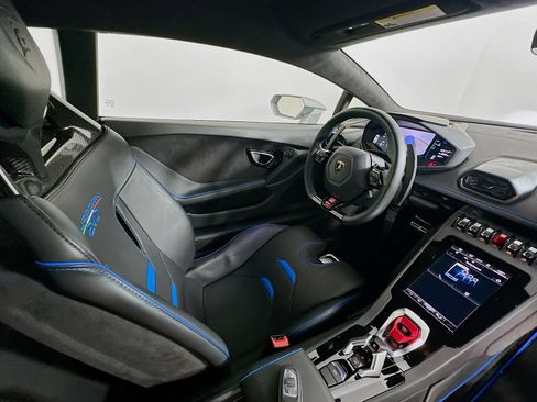 Used 2023 Lamborghini Huracan EVO RWD image 70