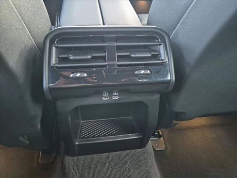 Used 2025 BMW 530i w/ M Sport Package RWD image 18