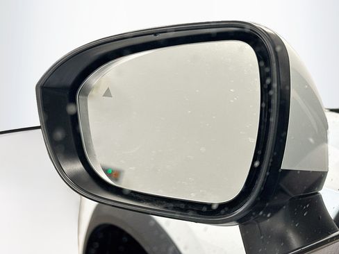 Used 2025 Nissan Rogue SV AWD/4WD image 16