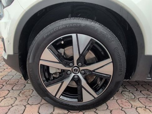 Used 2022 Volvo XC40 P8 Recharge Plus image 19