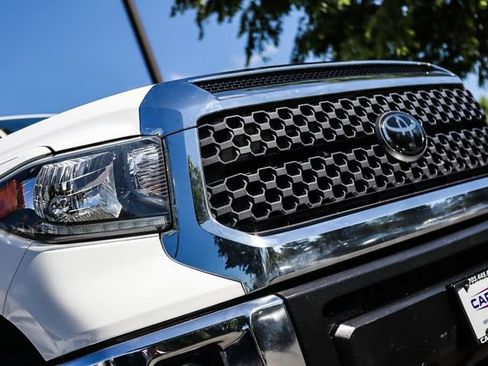 Used 2018 Toyota Tundra SR5 AWD/4WD image 9