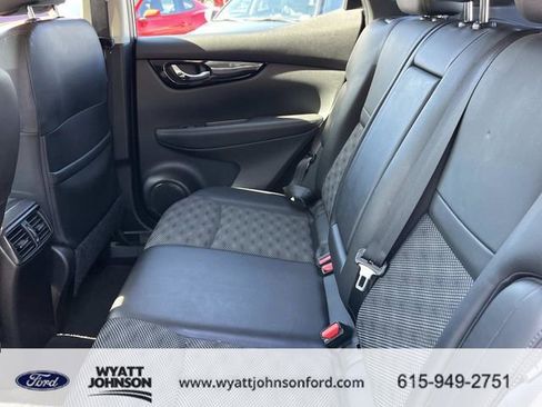 Used 2022 Nissan Rogue Sport SV w/ Technology Package image 19