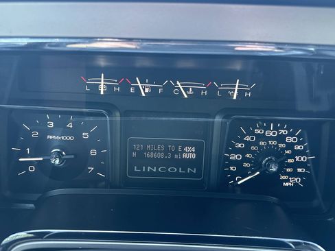 Used 2010 Lincoln Navigator 4WD image 15