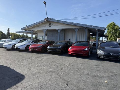 Used 2018 Tesla Model 3 Long Range RWD image 15