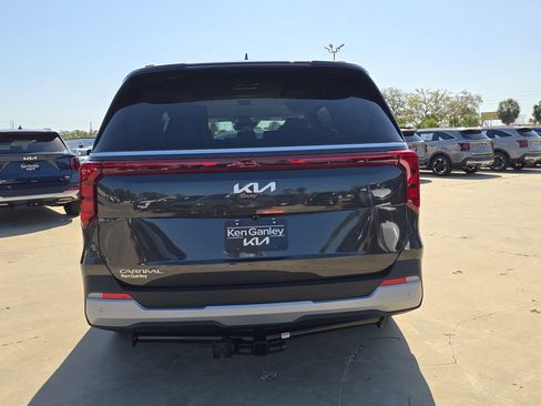 New 2026 Kia Carnival EX image 7