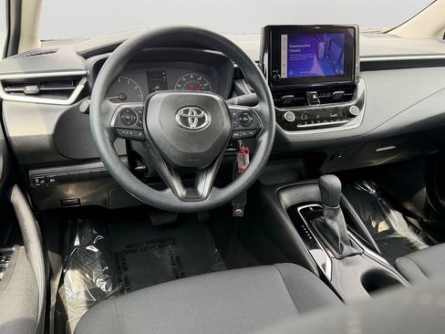 Used 2025 Toyota Corolla LE FWD image 12