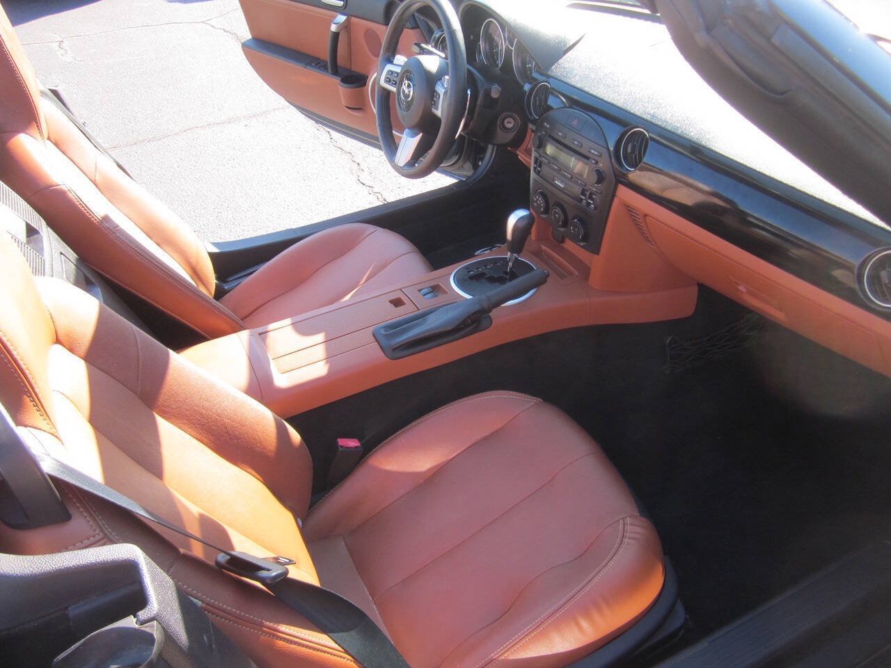 Used 2006 MAZDA MX-5 Miata Grand Touring RWD image 13